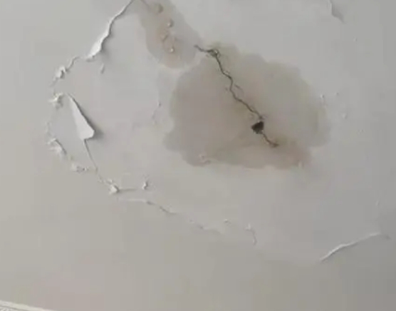 阿拉善右阳台漏水维修公司分享下屋面防水工程质量问题原因分析